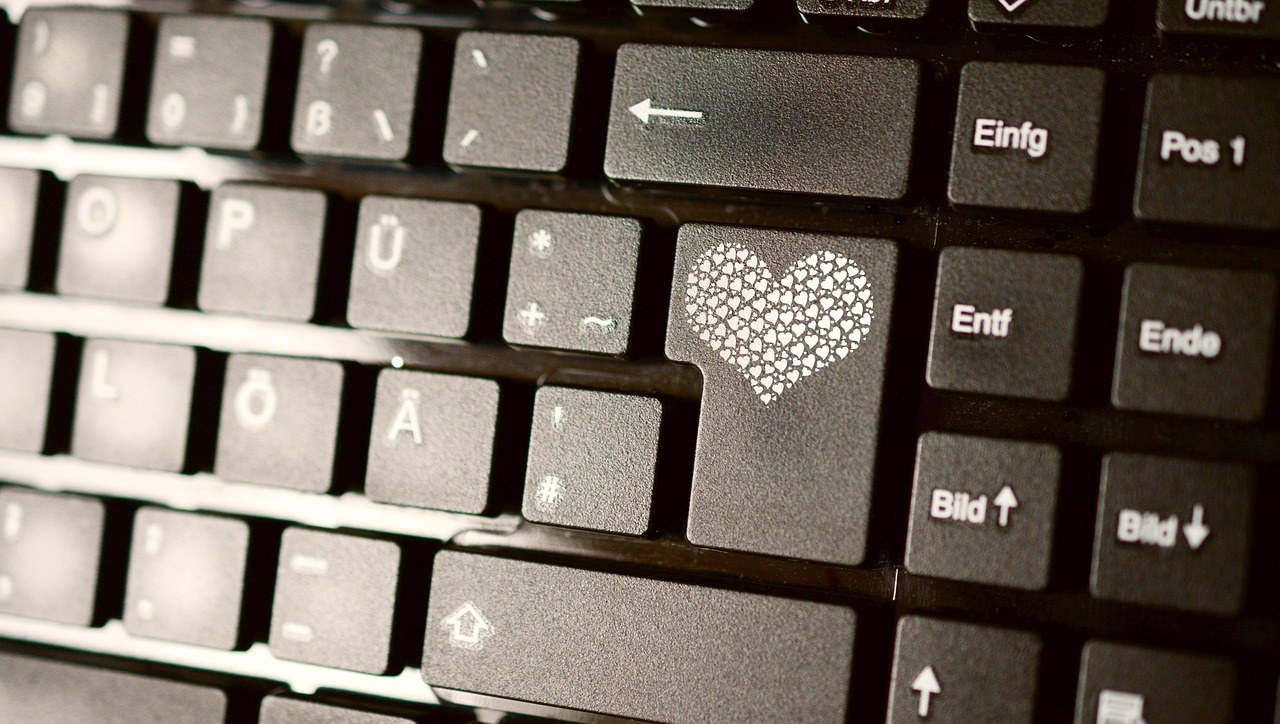 Što je flirtationship , 41 znak i kako znati žari li ili se gasi