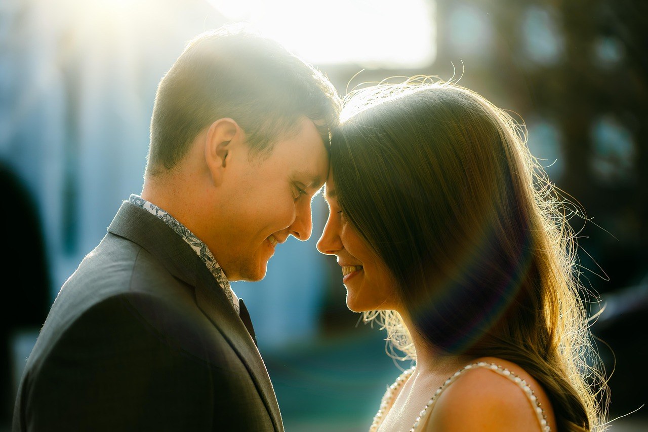 20 ljubavnih i romantičnih dodira u vezi zbog kojih ćete se osjećati bliže