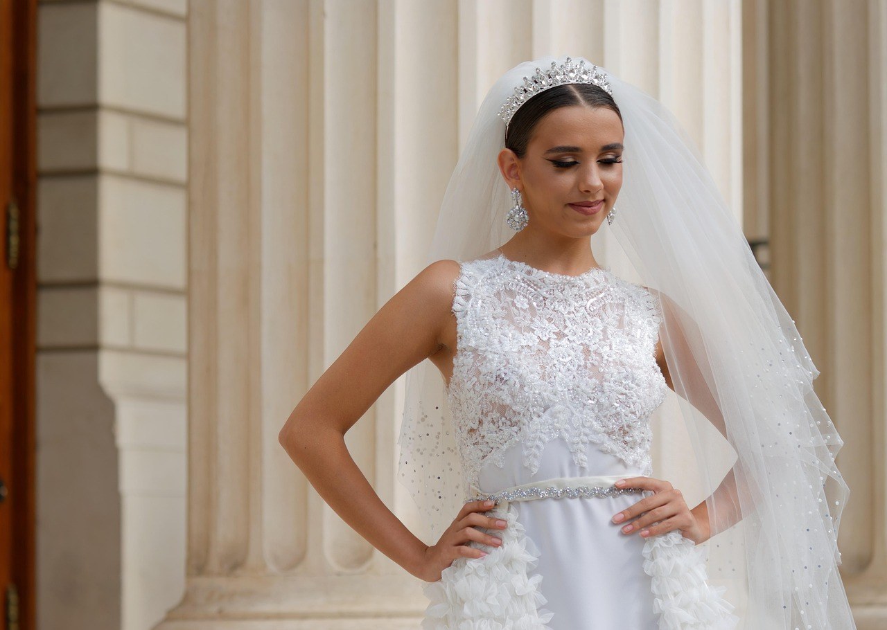 Kako izlaziti s knjiškim moljcem kao da ste u ljubavnom romanu