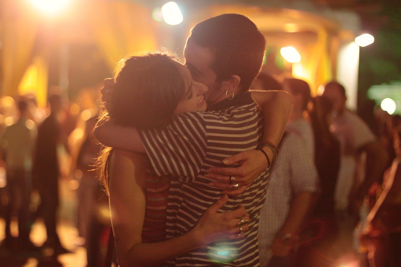 How To Text Your Crush Without Being Annoying Or Boring Them
