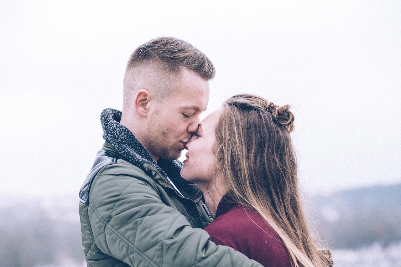 Zašto dating app i online dating često razočaraju - i 37 načina da postanu zabavni i flertni