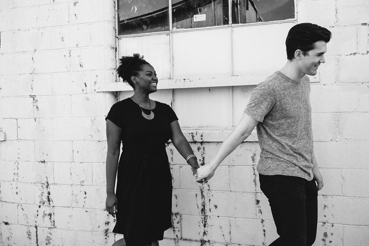 Talking Vs Dating: 16 Ways To Tell Them Apart & Know Your Exact Status