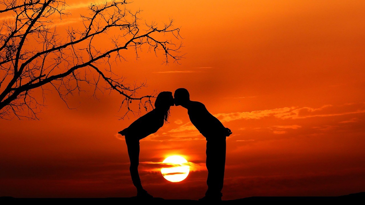 31 Secrets To Make Someone Fall In Love With You & Why This Works!