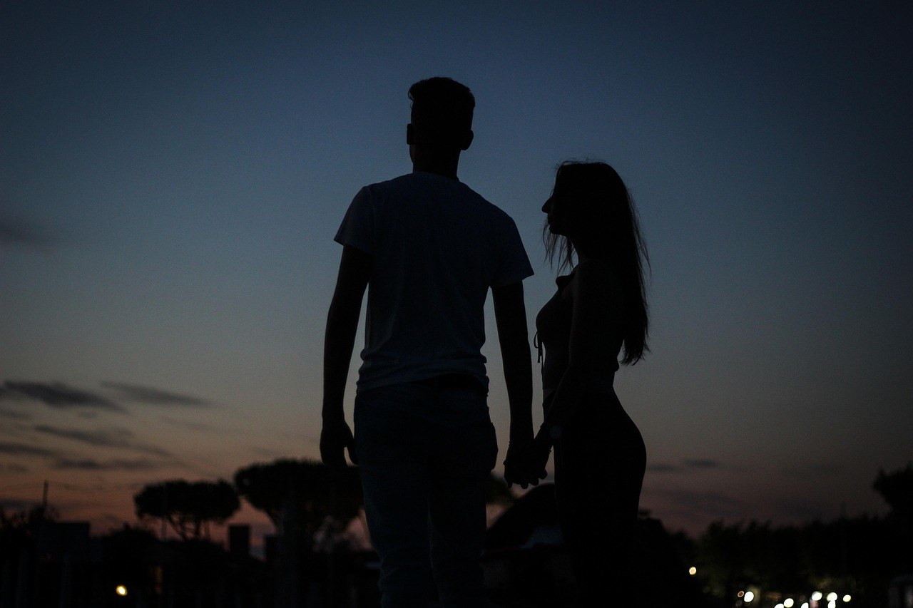 60 znakova, kako dejtati feminine guys i načini na koje prkose normama