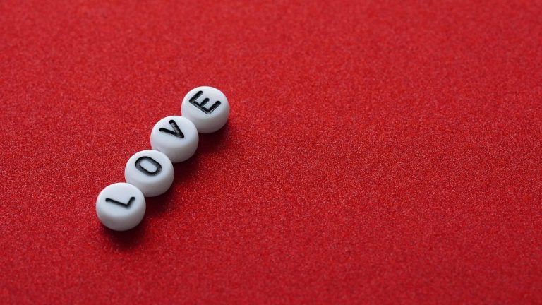 Sigma žena: što je čini posebnom, 33 obilježja i tihe snage koje glasno odjekuju