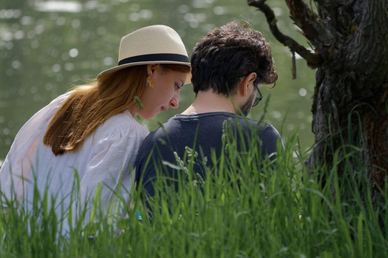 Kako daddy issues utječu na vezu i kako ih zajedno prevladati