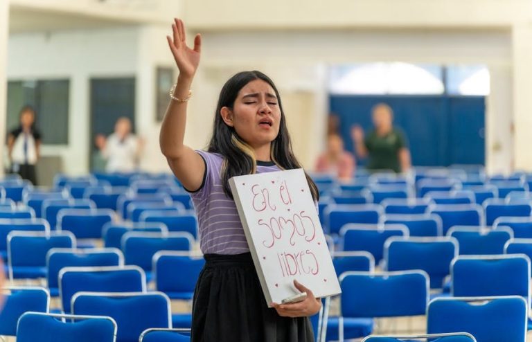 Nezreli muškarci: 53 znaka manchild tipa, zašto je težak za spojeve i kako mu pomoći