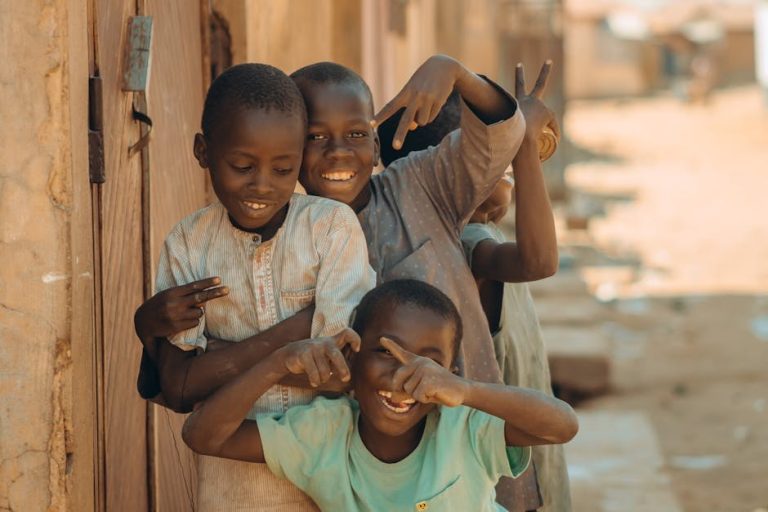 Feminine Wiles : 26 tajni za oslobađanje tvoje unutarnje vixen i osvajanje bilo kojeg muškarca