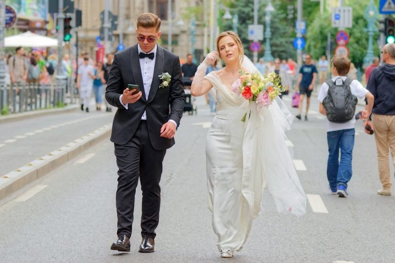 80 savjeta, poruka i vrućih trikova za flert s muškarcem preko poruka - od DM do sext