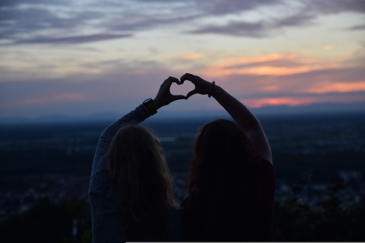 Malo poprsje: zašto muškarci vole sitne grudi i 28 prednosti